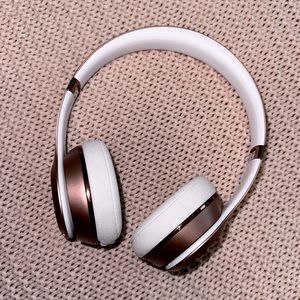 Beats by Dre (Solo3) (Pink) - gently used